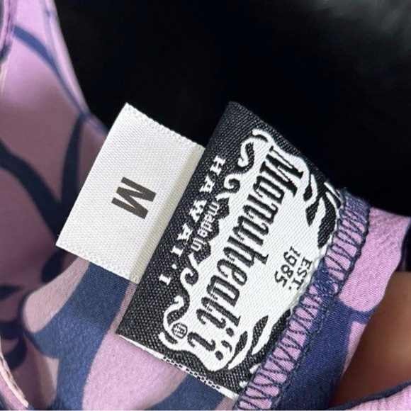 MANUHEALI’I Purple and Cream patterned Women's Top. - Picture 3 of 4